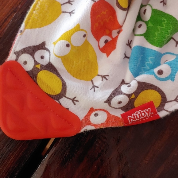 Nuby Bibs w rubber teether Newborn socks Boys - Picture 3 of 3